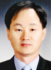 장석원; 농학박사. 한국골프대학교 교수(골프코스경영과). (사)한국잔디학회 부회장 및 학술위원장. 저서: 잔디학(공저). 네이버 블로그(알쓸 잔디 이야기) 운영자.